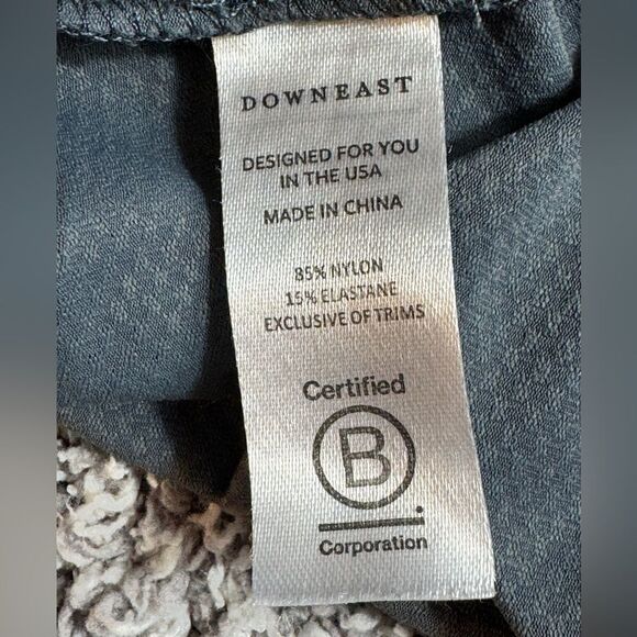 Downeast T shirt Womens size Medium V Neck Gray layering Tee Essential light - Picture 7 of 12